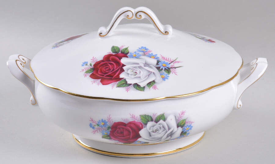 Duet Round Covered Vegetable by Queen Anne (England)-1