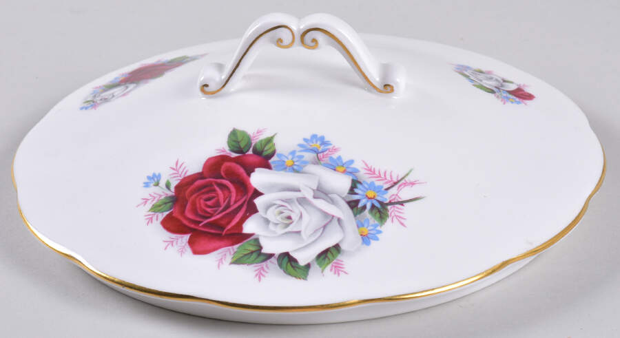 Duet Lid for Round Vegetable by Queen Anne (England)-1