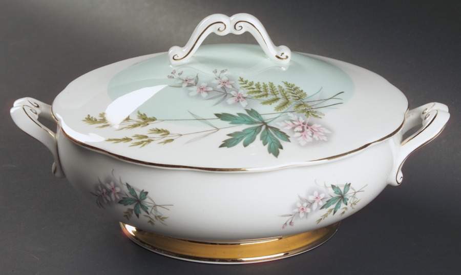 Louise (Green Center) Round Covered Vegetable by Queen Anne (England)-1