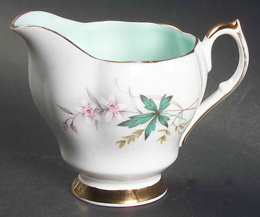 Louise (Green Center) Mini Creamer by Queen Anne (England)-1