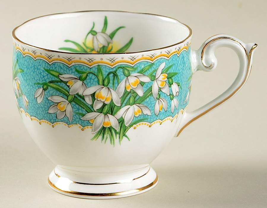 Marilyn Footed Cup by Queen Anne (England)-1