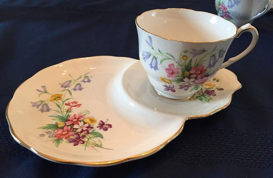Old Country Spray Snack Plate & Cup Set by Queen Anne (England)-1