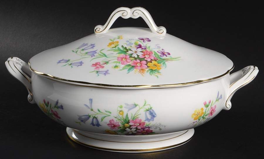 Old Country Spray Round Covered Vegetable by Queen Anne (England)-1