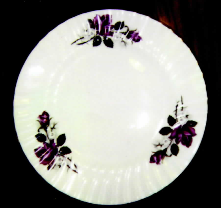 QUA4 Dinner Plate by Queen Anne (England)-1