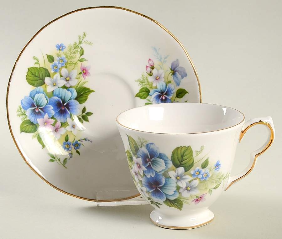 8609 Footed Cup & Saucer Set by Queen Anne (England)-1