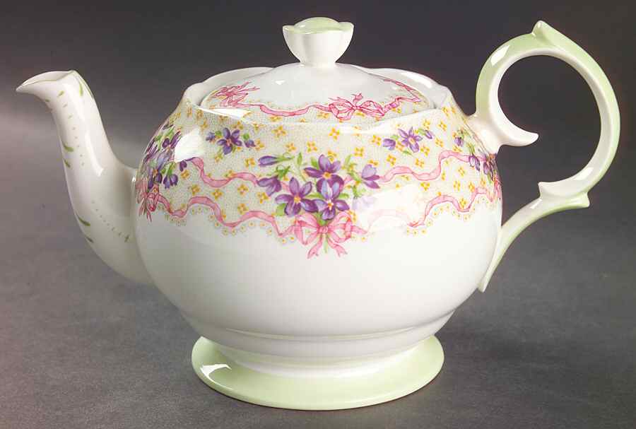 Sweet Violets Teapot & Lid by Queen Anne (England)-1