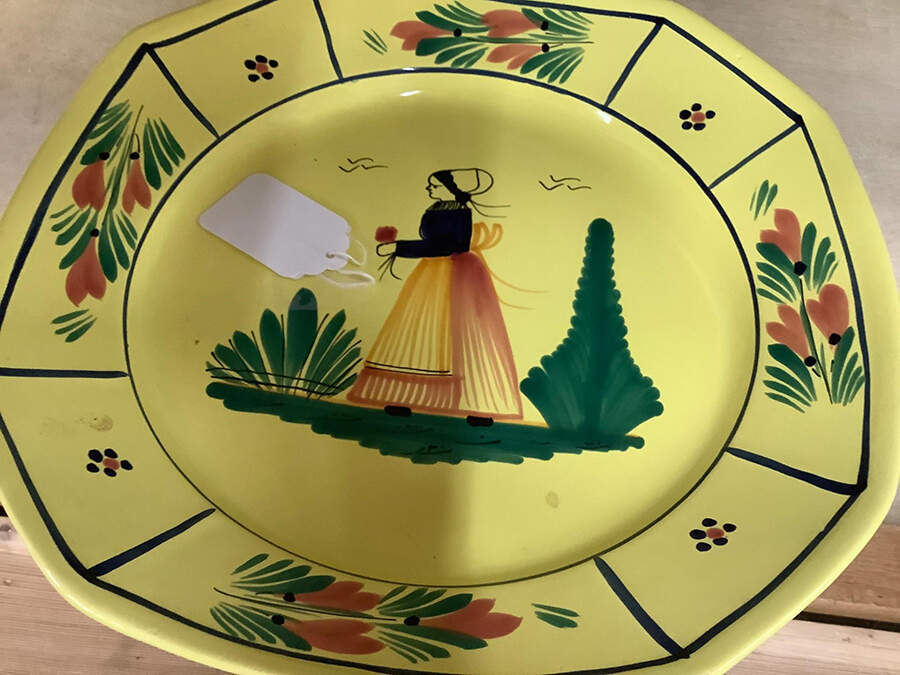 Soleil Yellow (Octagonal, Lady) 15" Round Platter by Quimper-1