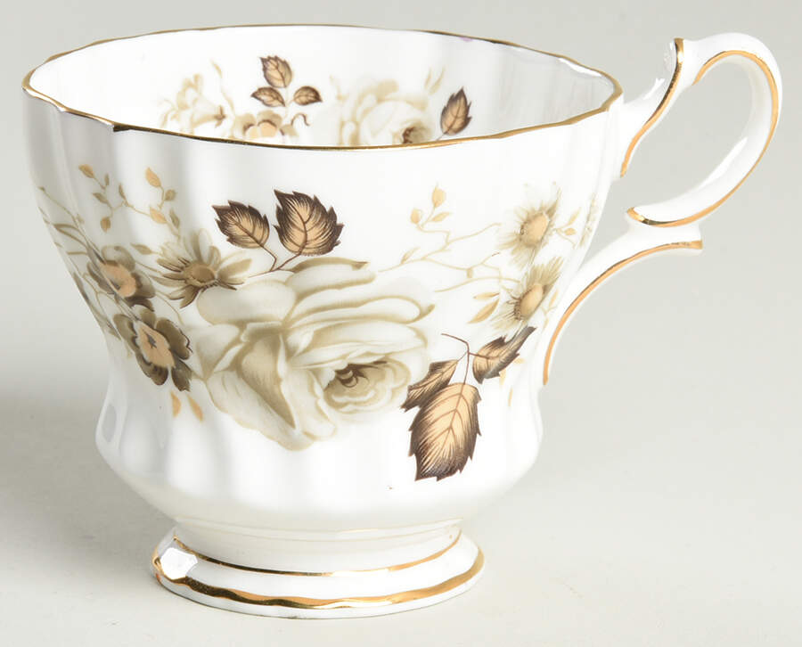 Terra Nova Footed Cup by Queen Anne (England)-1