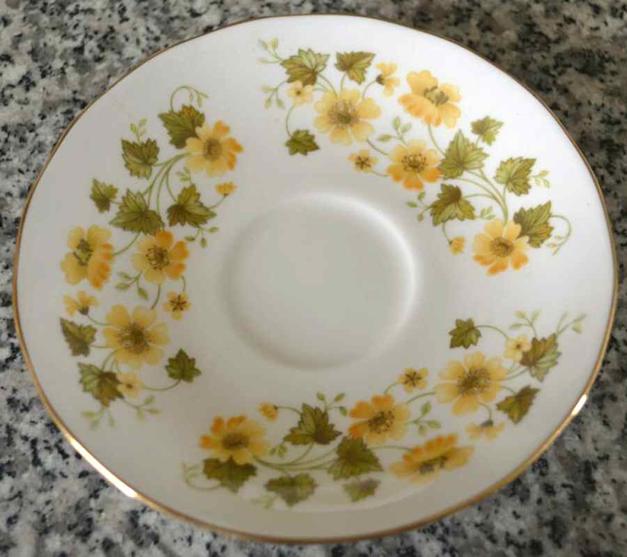 8643 Saucer by Queen Anne (England)-1