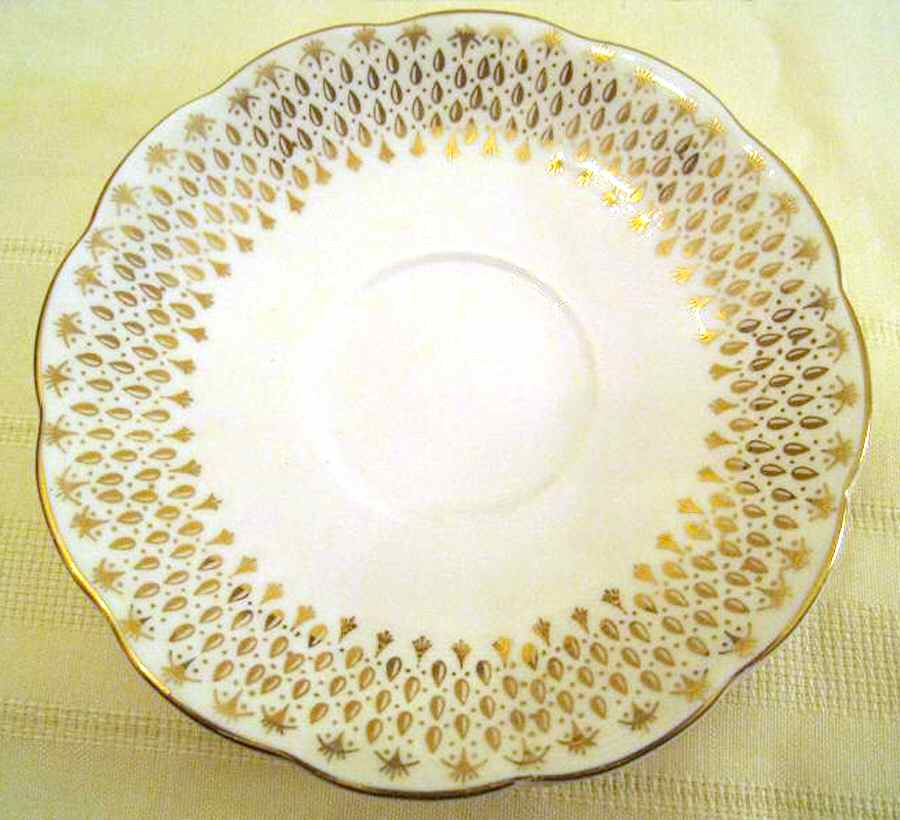 QUA24 Saucer by Queen Anne (England)-1