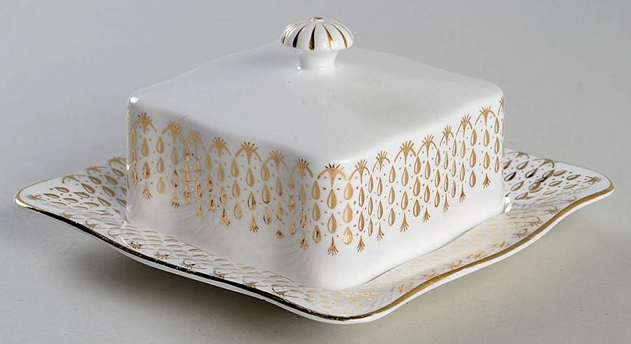 QUA24 Square Covered Butter by Queen Anne (England)-1