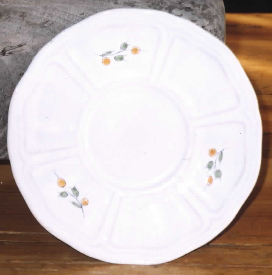 QUI37 Saucer by Quimper-1