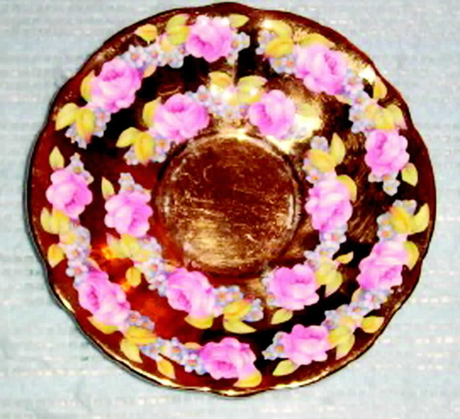 QUA29 Saucer by Queen Anne (England)-1
