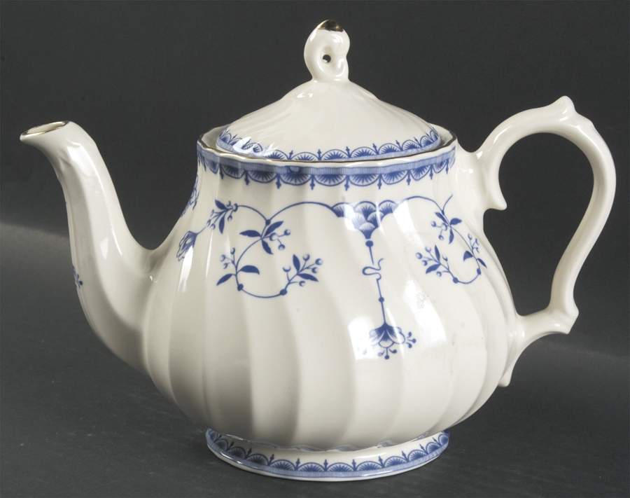 Ingrid Teapot & Lid by Queen's-1