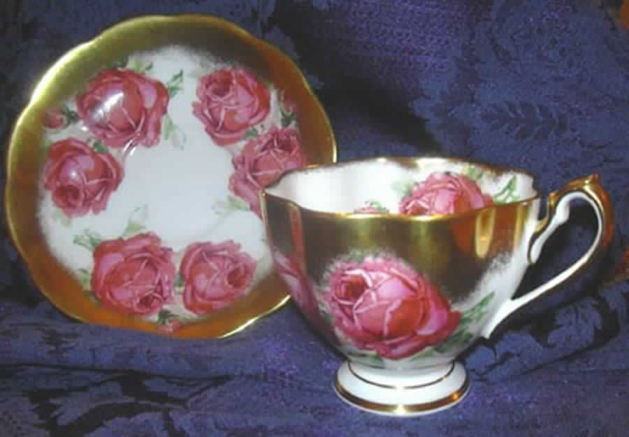 5076 Footed Cup & Saucer Set by Queen Anne (England)-1