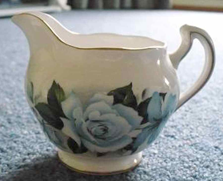 8282 Creamer by Queen Anne (England)-1