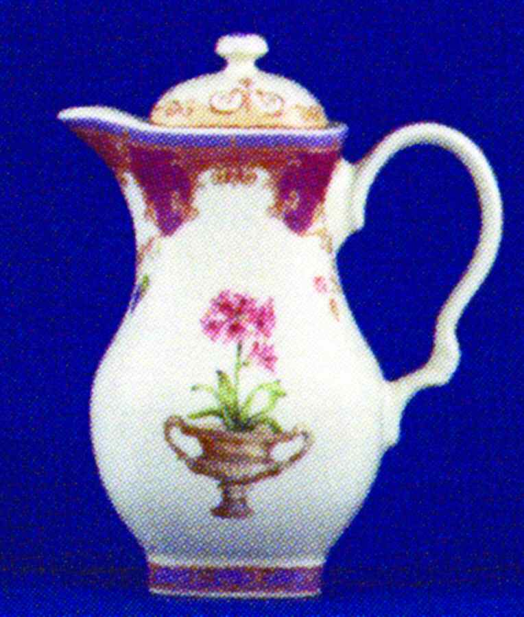 Hampton Court Palace Chocolate Pot & Lid by Queen's-1
