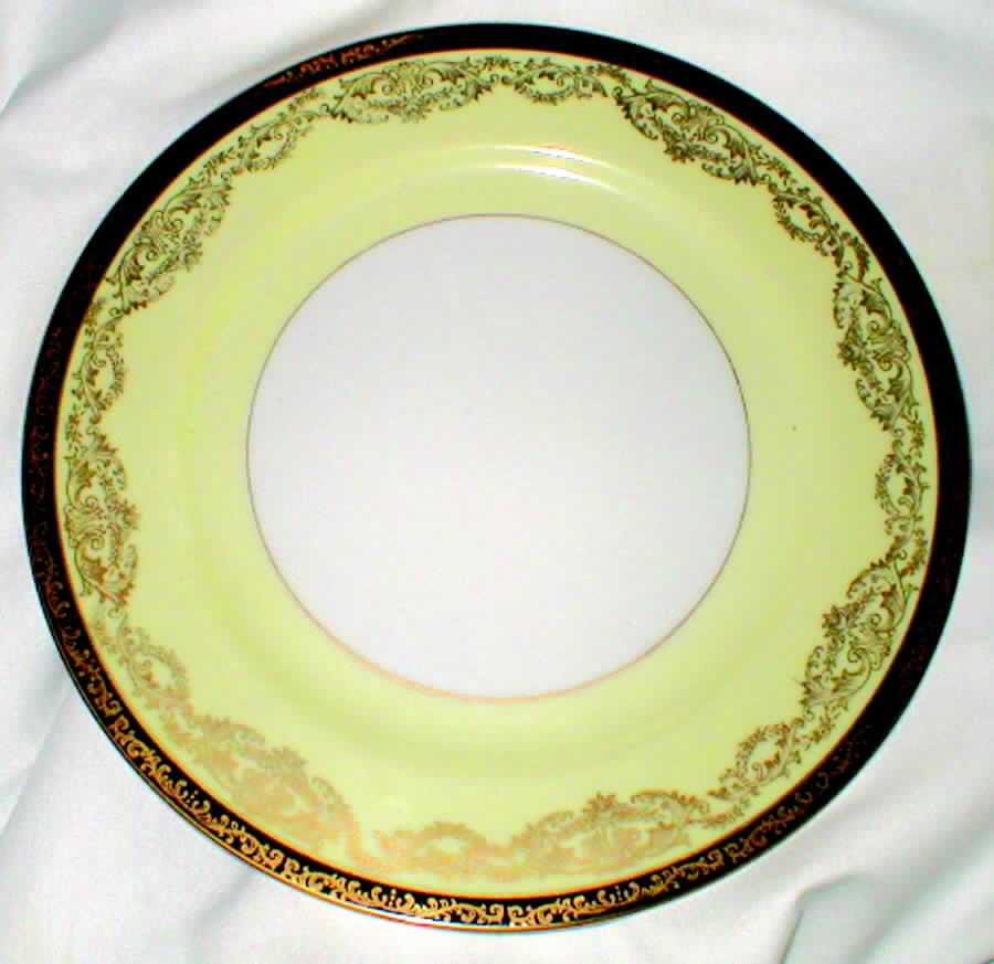 QUO4 Dinner Plate by Queens Royal-1