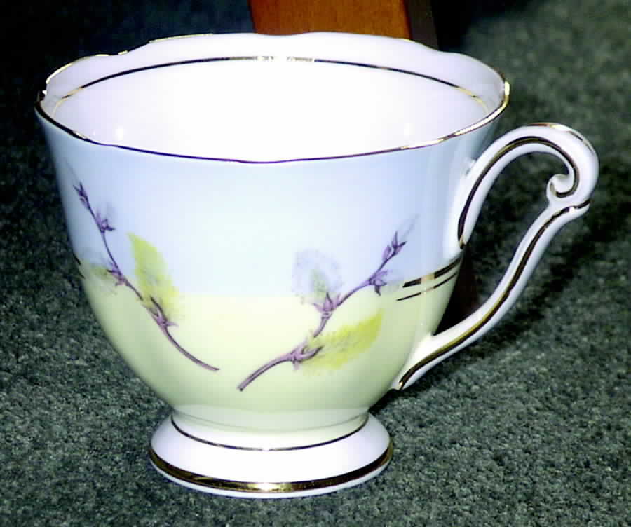 QUA36 Footed Cup by Queen Anne (England)-1