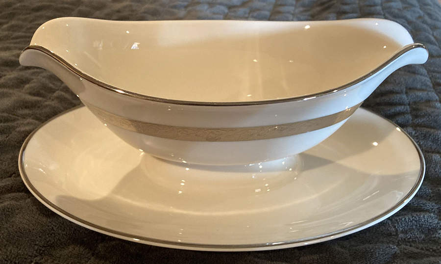 La Vina Gravy Boat with Attached Underplate by Quality Crafts-1