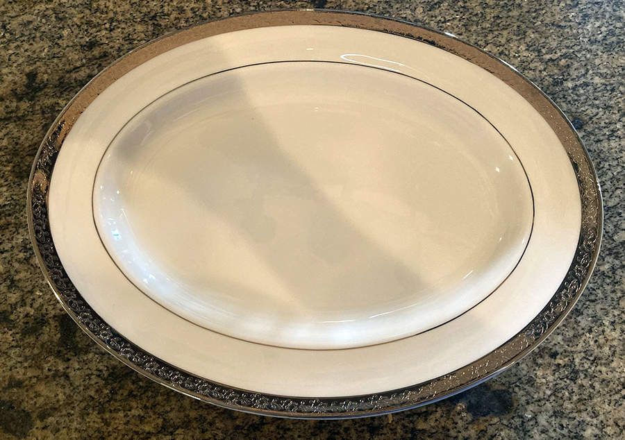 La Vina 12" Oval Serving Platter by Quality Crafts-1