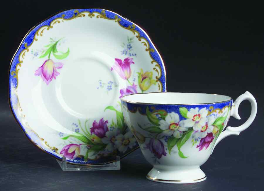 Narcissus Footed Cup & Saucer Set by Queen Anne (England)-1