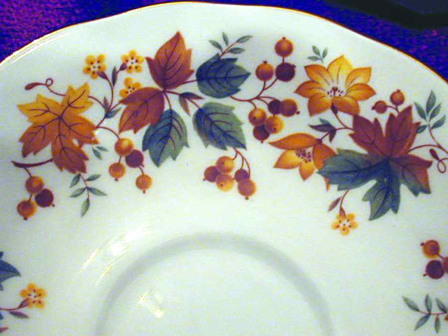 8606 Saucer by Queen Anne (England)-1
