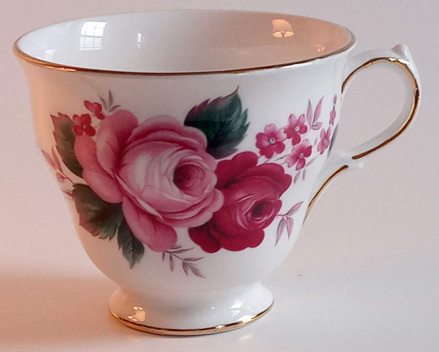 8523 Footed Cup by Queen Anne (England)-1