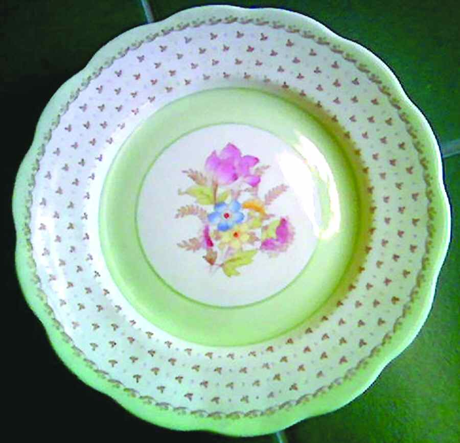 4633 Dinner Plate by Queen Anne (England)-1