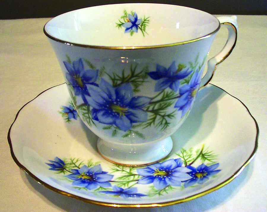 8343 Footed Cup & Saucer Set by Queen Anne (England)-1