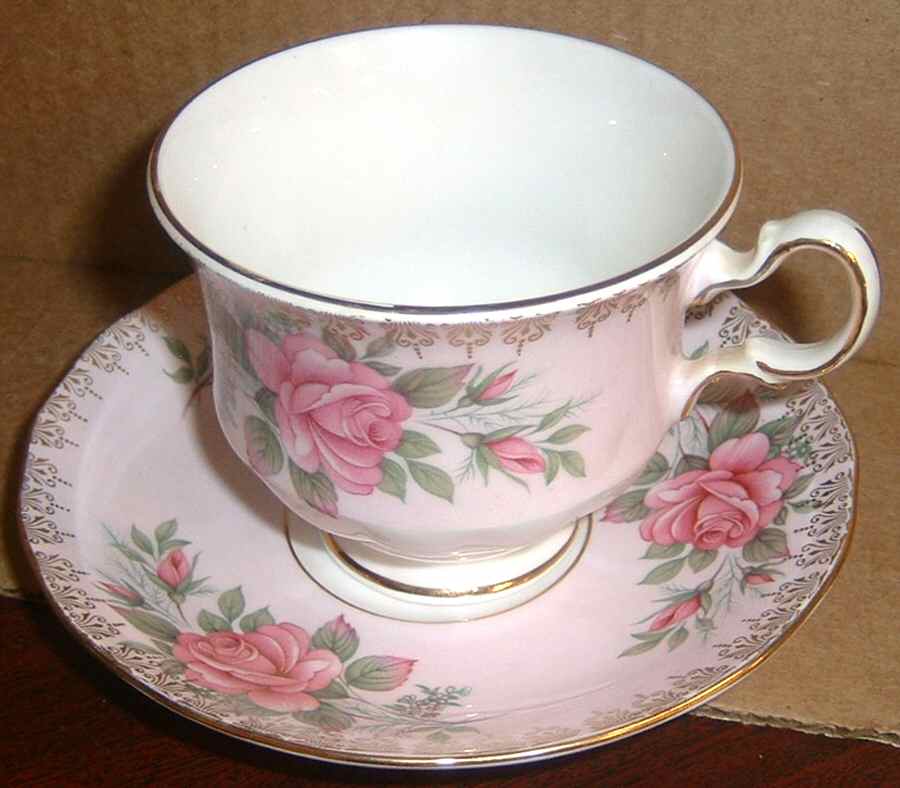 8556 Footed Cup & Saucer Set by Queen Anne (England)-1