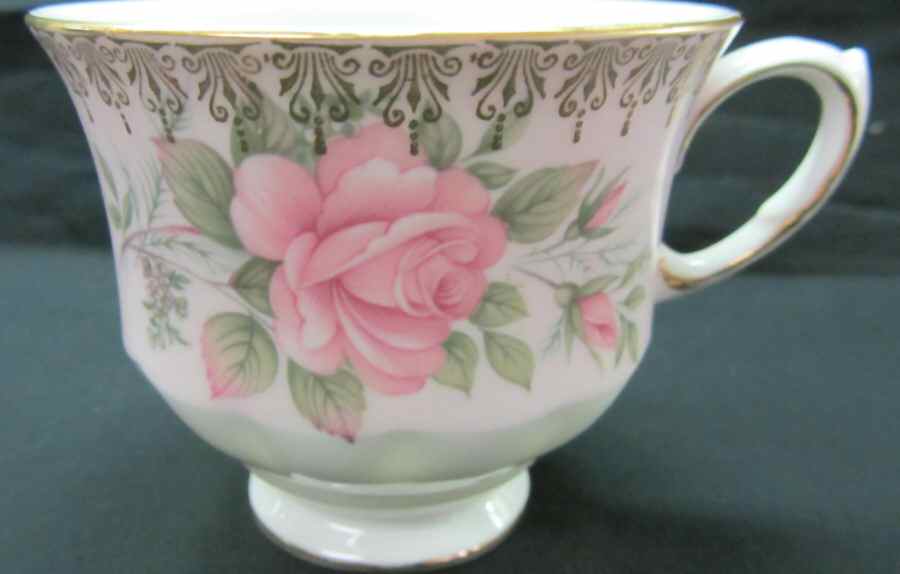 8556 Footed Cup by Queen Anne (England)-1