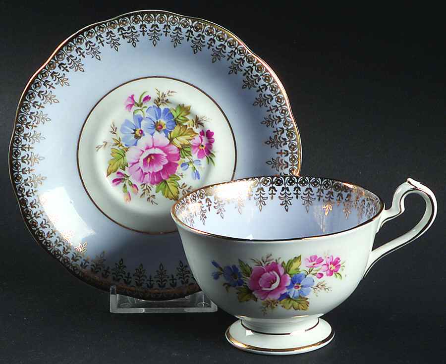 4752 Footed Cup & Saucer Set by Queen Anne (England)-1