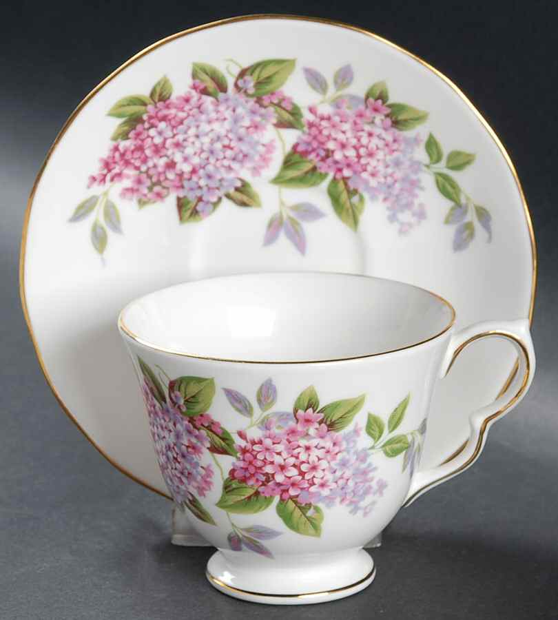 8684 Footed Cup & Saucer Set by Queen Anne (England)-1