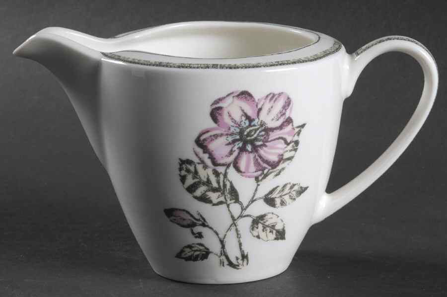 Jardinet Creamer by Queen's-1