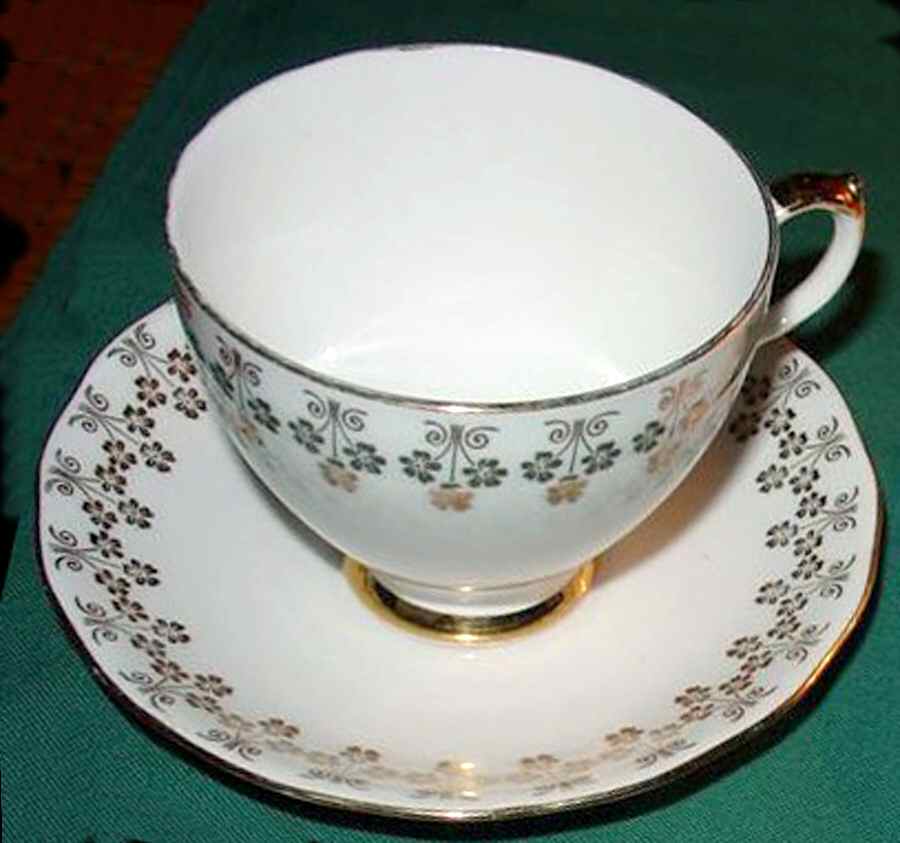 E767 Footed Cup & Saucer Set by Queen Anne (England)-1