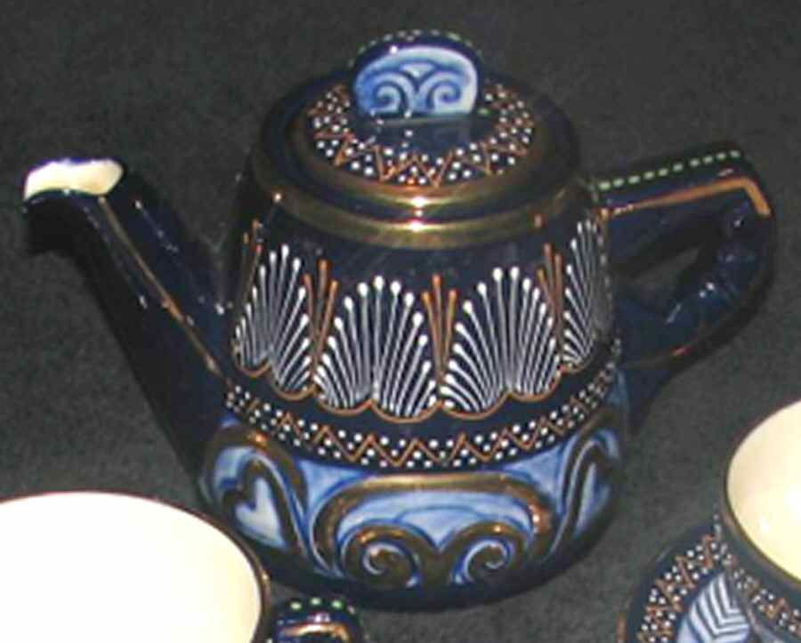 QUI70 Teapot & Lid by Quimper-1