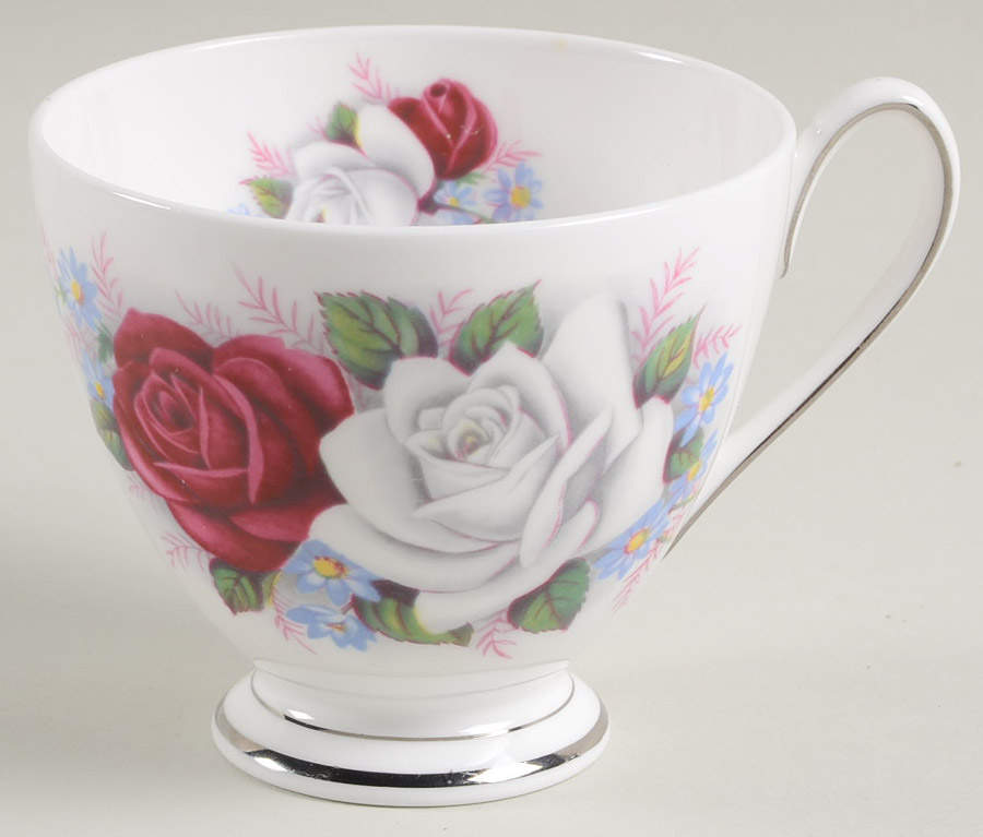 QUA51 Footed Cup by Queen Anne (England)-1