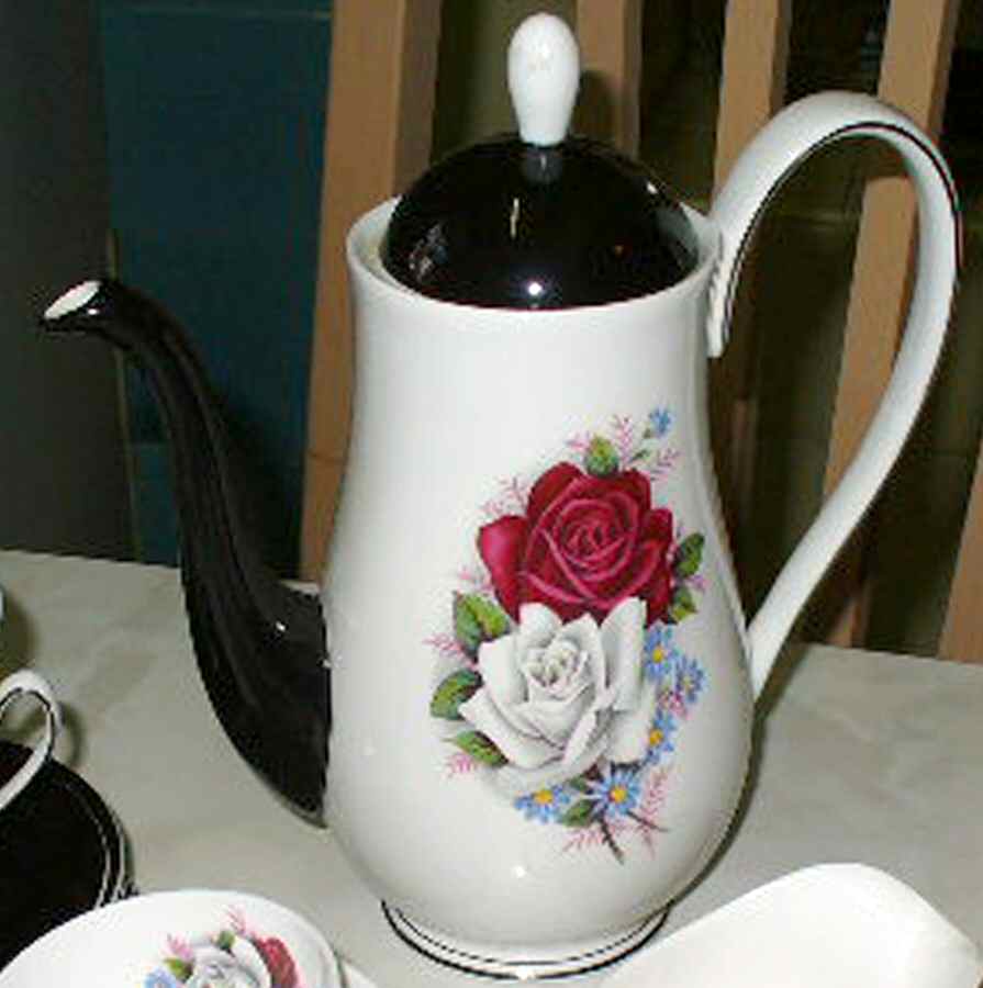 QUA51 Coffee Pot & Lid by Queen Anne (England)-1