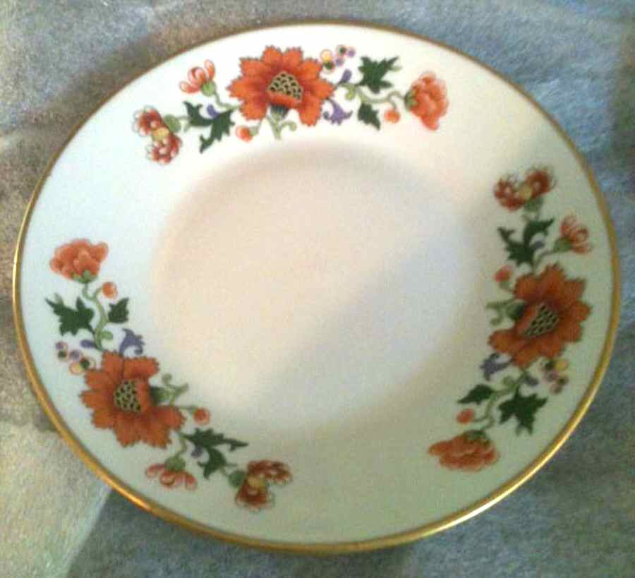 QUE55 Saucer by Queen's-1
