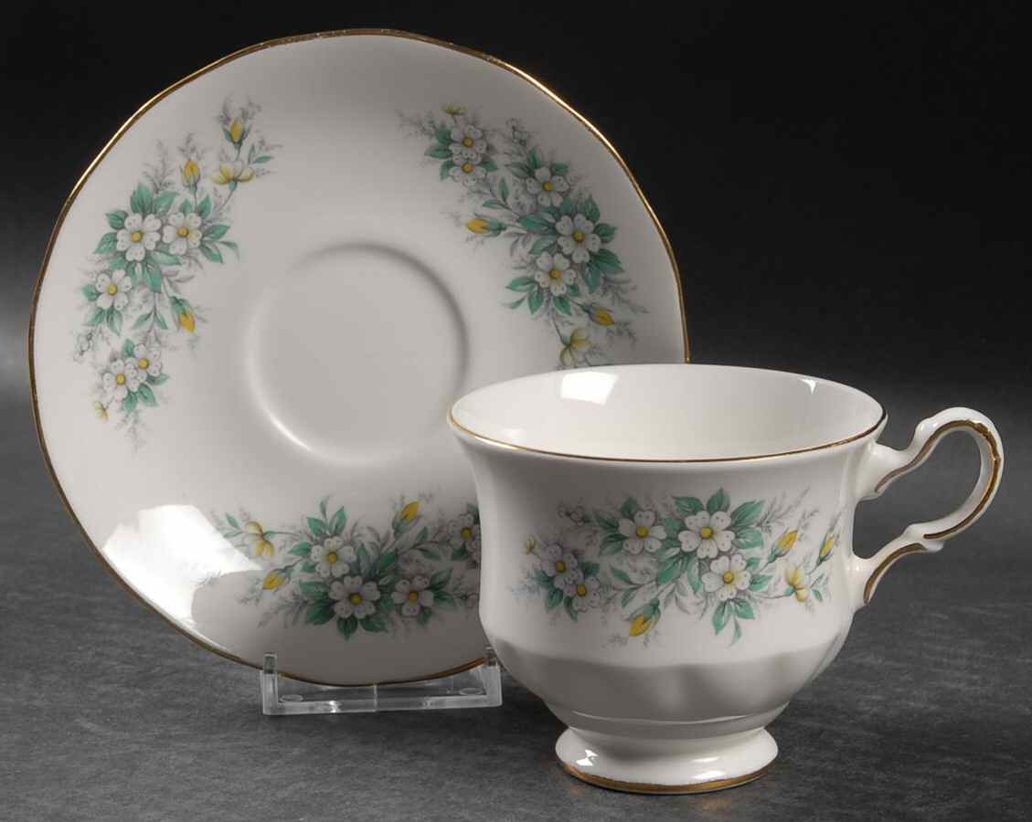 8564 Footed Cup & Saucer Set by Queen Anne (England)-1
