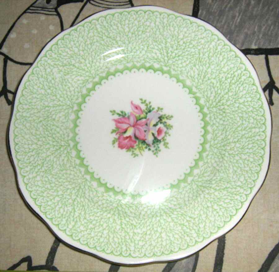 QUA55 Saucer by Queen Anne (England)-1
