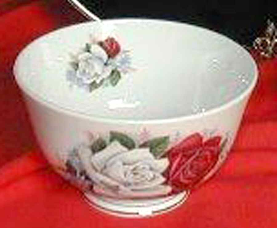 QUA59 Open Sugar Bowl by Queen Anne (England)-1