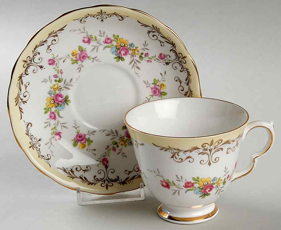 8359 Footed Cup & Saucer Set by Queen Anne (England)-1