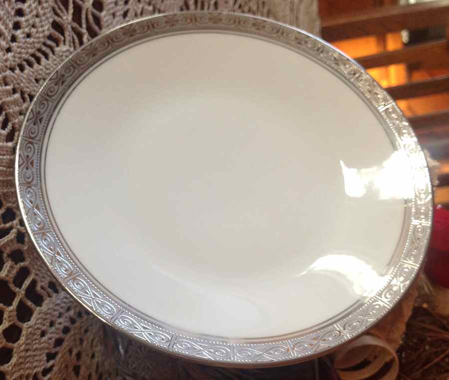 QUB2 Dinner Plate by Queen Anne (Bavaria Germany)-1