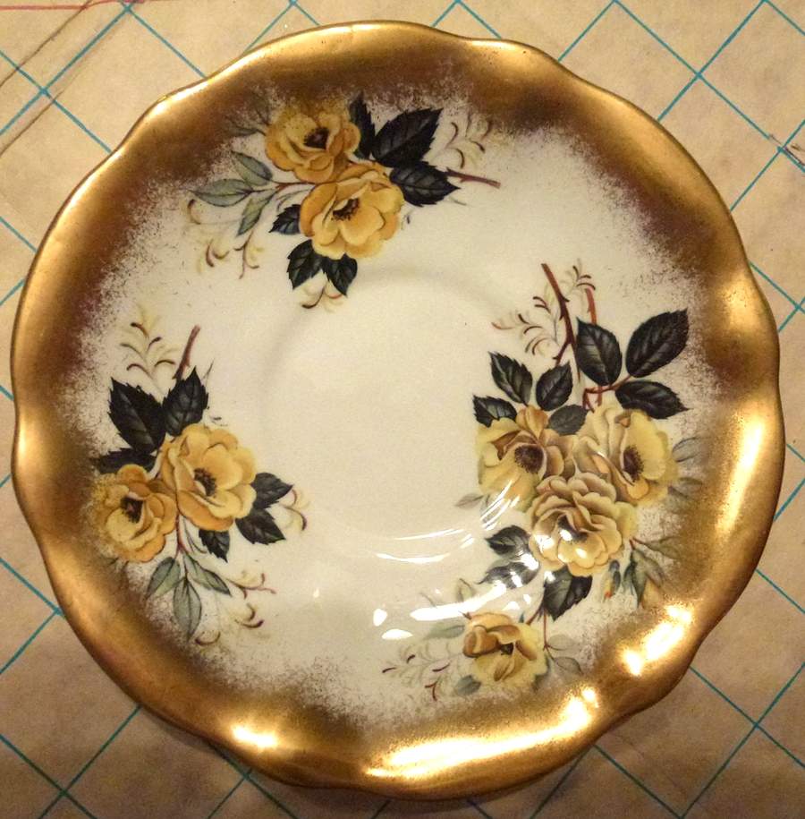 QUA72 Saucer by Queen Anne (England)-1