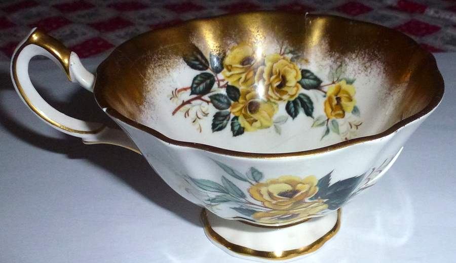 QUA72 Footed Cup by Queen Anne (England)-1