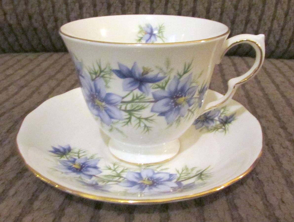 7878 Footed Cup & Saucer Set by Queen Anne (England)-1