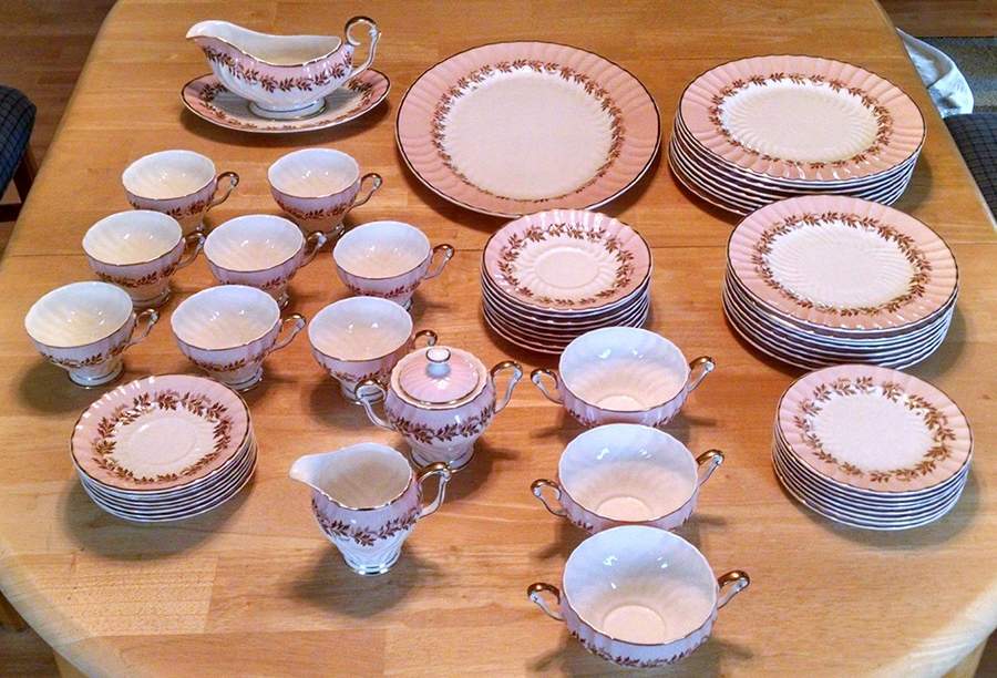 Romance Dinner Plate by Queen Anne (England)-1