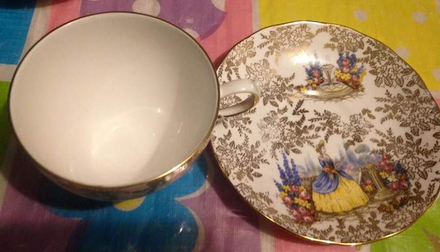 8158 Saucer by Queen Anne (England)-1